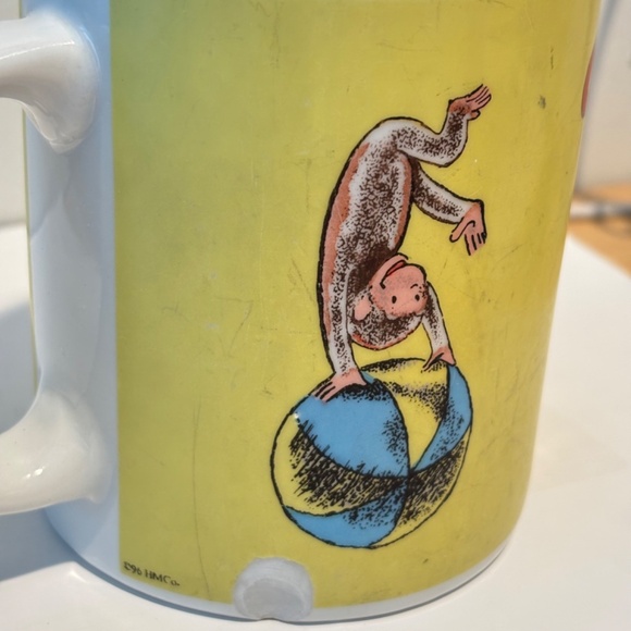 Vintage Curious George Mug 1997 Santa Barbara Ceramic Yellow Beach Ball 90s CHIP - Picture 4 of 7